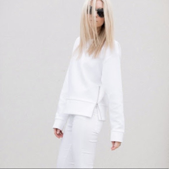 Aritzia Sweaters - Aritzia Grey Heathered Zuzanna Cropped Crew Neck